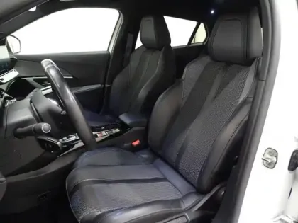 Photo 7 Peugeot 2008  e- 136ch GT