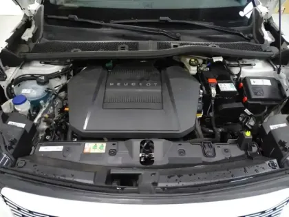 Photo 10 Peugeot 2008  e- 136ch GT