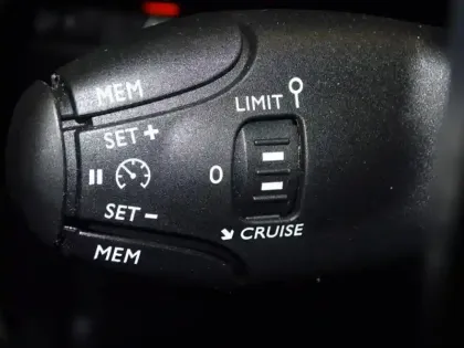 Photo 12 Peugeot 208  Affaire 1.2 PureTech 75ch S&S Premium