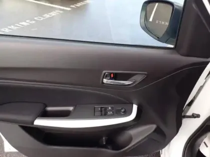 Photo 14 Suzuki Swift  1.2 Dualjet Hybrid 83ch Avantage