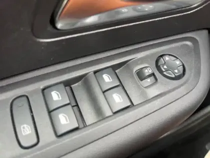 Photo 11 Citroën C4  Moteur électrique 136ch (100 kW) C-Series Automatique