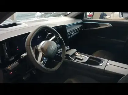 Photo 8 Renault Espace  1.2 E-Tech full hybrid 200ch esprit Alpine 7 places - 25