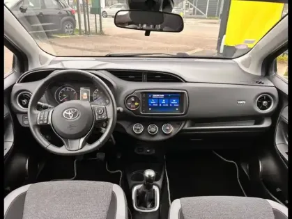 Photo 2 Toyota Yaris  70 VVT-i Ultimate 5p