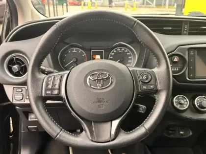 Photo 4 Toyota Yaris  70 VVT-i Ultimate 5p