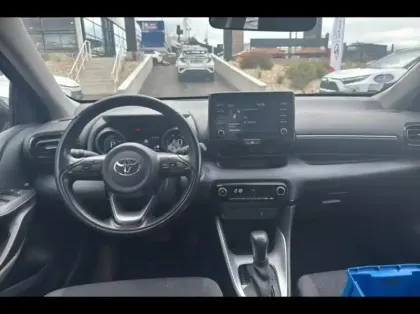 Photo 11 Toyota Yaris  116h Design 5p