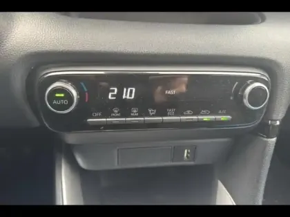 Photo 14 Toyota Yaris  116h Design 5p