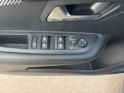 Photo 10 Peugeot 208  1.2 PureTech 100ch S&S Allure