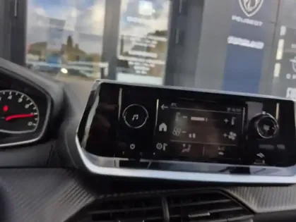 Photo 17 Peugeot 208 II PureTech 75 S&S Like