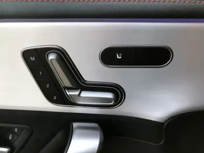 Photo 17 Mercedes CLA Coupé 250 e AMG Line