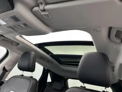 Photo 22 Ford Kuga 2.5 Duratec 190ch FHEV Vignale BVA + Toit ouvrant + Attelage