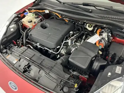 Photo 24 Ford Kuga 2.5 Duratec 190ch FHEV Vignale BVA + Toit ouvrant + Attelage