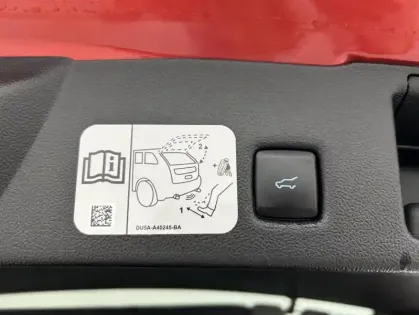 Photo 21 Ford Kuga 2.5 Duratec 190ch FHEV Vignale BVA + Toit ouvrant + Attelage