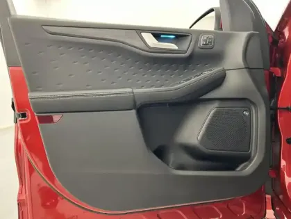 Photo 11 Ford Kuga 2.5 Duratec 190ch FHEV Vignale BVA + Toit ouvrant + Attelage