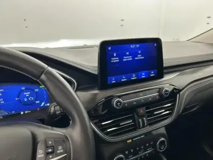 Photo 17 Ford Kuga 2.5 Duratec 190ch FHEV Vignale BVA + Toit ouvrant + Attelage