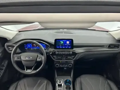 Photo 28 Ford Kuga 2.5 Duratec 190ch FHEV Vignale BVA + Toit ouvrant + Attelage
