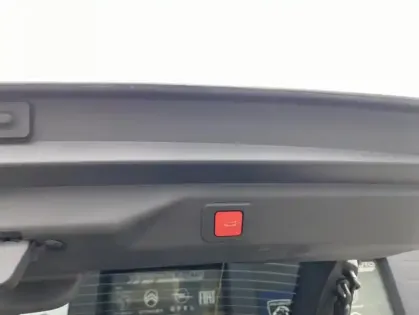 Photo 19 Peugeot 3008 III 1.6 PHEV 195 E-DCS7 GT