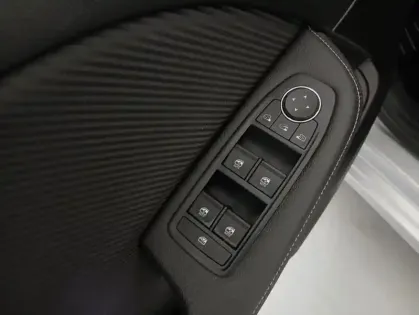 Photo 45 Renault Clio V E-Tech 140 - 21N R.S. Line