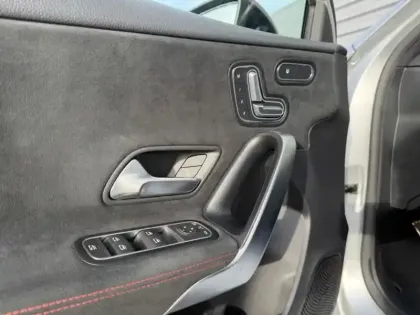 Photo 11 Mercedes Classe A 180 AMG Line