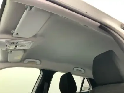 Photo 24 Peugeot 2008  Electrique 136 ch Active