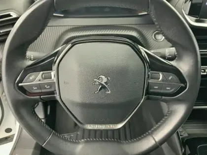 Photo 18 Peugeot 2008  Electrique 136 ch Active