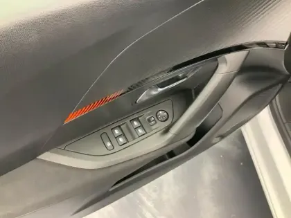 Photo 19 Peugeot 2008  Electrique 136 ch Active