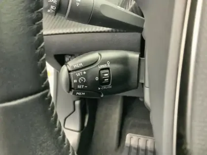 Photo 17 Peugeot 2008  Electrique 136 ch Active