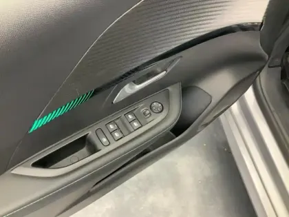 Photo 19 Peugeot 208  PureTech 100 S&S BVM6 Allure Pack