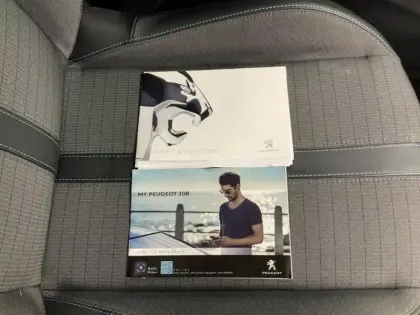Photo 15 Peugeot 208  PureTech 100 S&S BVM6 Allure Pack