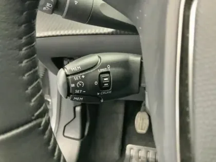 Photo 17 Peugeot 208  PureTech 100 S&S BVM6 Allure Pack