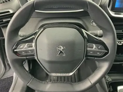 Photo 18 Peugeot 208  PureTech 100 S&S BVM6 Allure Pack