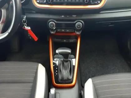 Photo 10 Kia Stonic  1.0 T-GDi 120ch MHEV Launch Edition DCT7