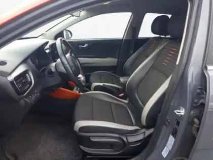 Photo 8 Kia Stonic  1.0 T-GDi 120ch MHEV Launch Edition DCT7