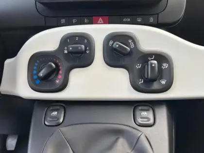 Photo 14 Fiat Panda  Classic 1.0 70ch BSG S&S Pandina