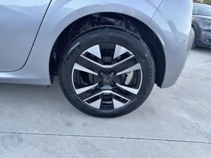 Photo 6 Peugeot 208  1.2 Hybrid 100ch Allure e-DCS6