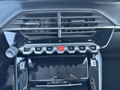 Photo 11 Peugeot 208  1.2 Hybrid 100ch Allure e-DCS6