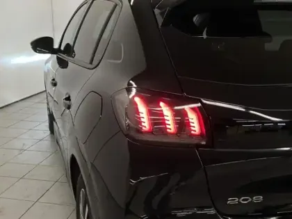 Photo 9 Peugeot 208  1.2 PureTech 100ch S&S Allure  Pack