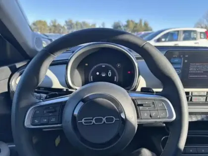 Photo 8 Fiat 600  1.2 Hybrid 100ch La Prima DCT6