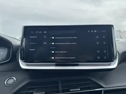 Photo 14 Peugeot 208  1.2 PureTech 100ch S&S Allure