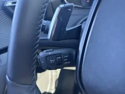 Photo 12 Peugeot 2008  1.2 Hybrid 136ch Allure e-DCS6