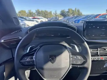 Photo 9 Peugeot 2008  1.2 Hybrid 136ch Allure e-DCS6