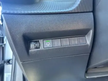 Photo 7 Peugeot 2008  1.2 Hybrid 136ch Allure e-DCS6