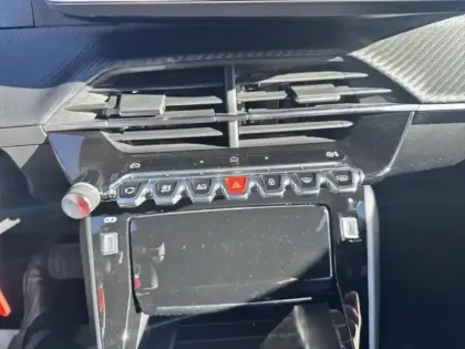 Photo 11 Peugeot 2008  1.2 Hybrid 136ch Allure e-DCS6