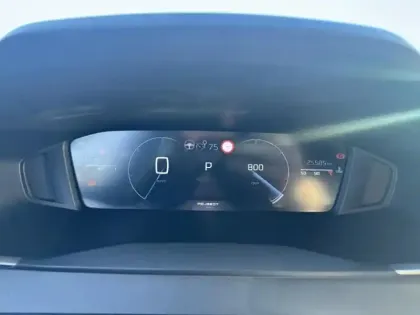 Photo 8 Peugeot 2008  1.2 Hybrid 136ch Allure e-DCS6