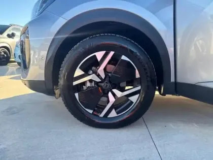 Photo 6 Peugeot 2008  1.2 Hybrid 136ch Allure e-DCS6