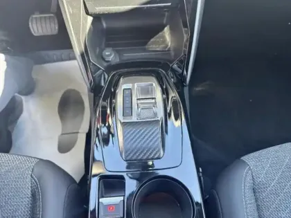 Photo 10 Peugeot 2008  1.2 Hybrid 136ch Allure e-DCS6