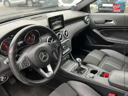 Photo 14 Mercedes Classe A  200 d Sensation