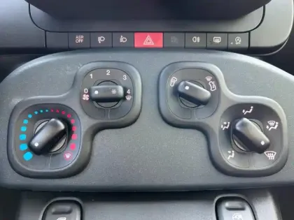 Photo 14 Fiat Panda  Classic 1.0 70ch BSG S&S Icône Step 2