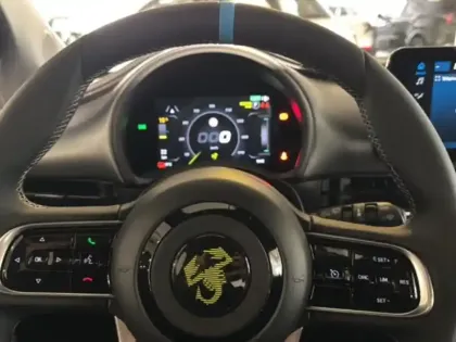 Photo 10 Abarth 500  e 155ch 42kWh  4cv