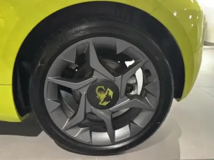 Photo 6 Abarth 500  e 155ch 42kWh  4cv