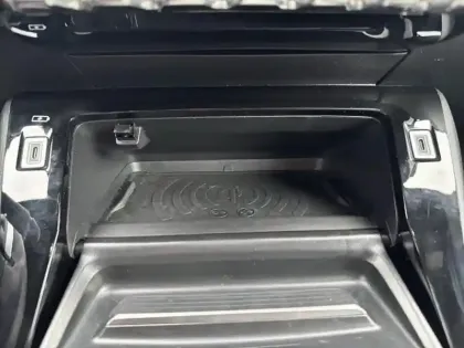 Photo 7 Peugeot 2008  1.2 Hybrid 136ch Allure e-DCS6